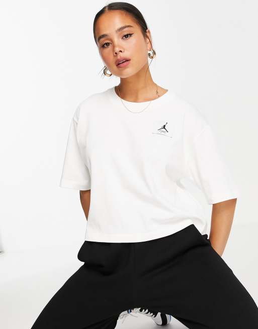 Jordan - Essential - Cropped T-shirt i hvid i firkantet pasform