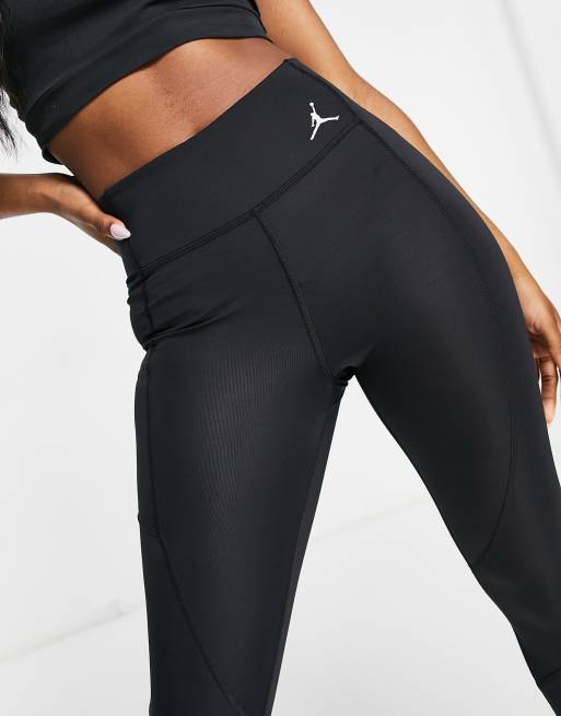 Jordan essential leggings in black