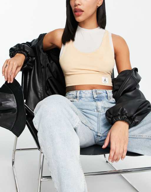 Jordan – Essential – Naturvit och beige crop top i lager