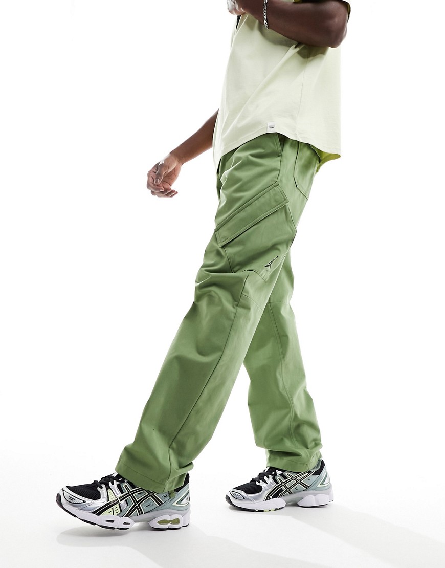 Jordan Flight Essentials cargos trousers in khaki-Green