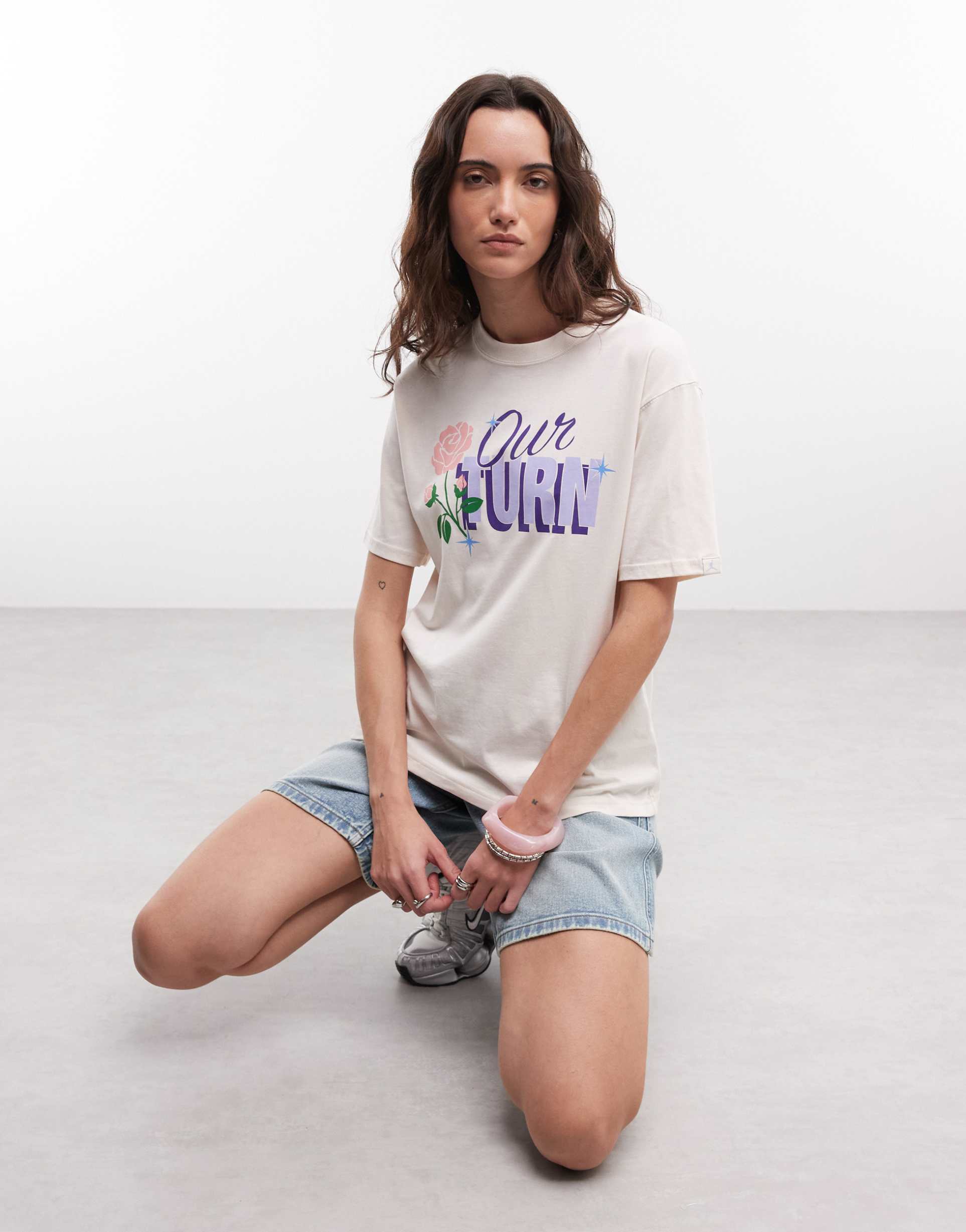 jordan graphic t-shirt in beige