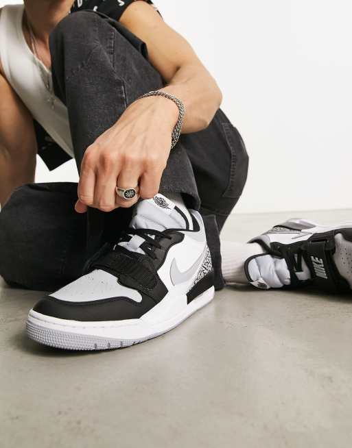 Jordan basse noir online et blanche