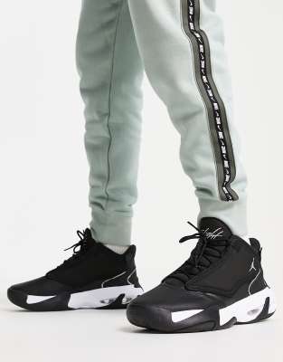 jordan max aura 4