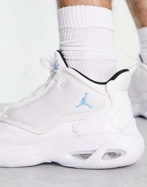 Jordan Max Aura 4 trainers in white university blue