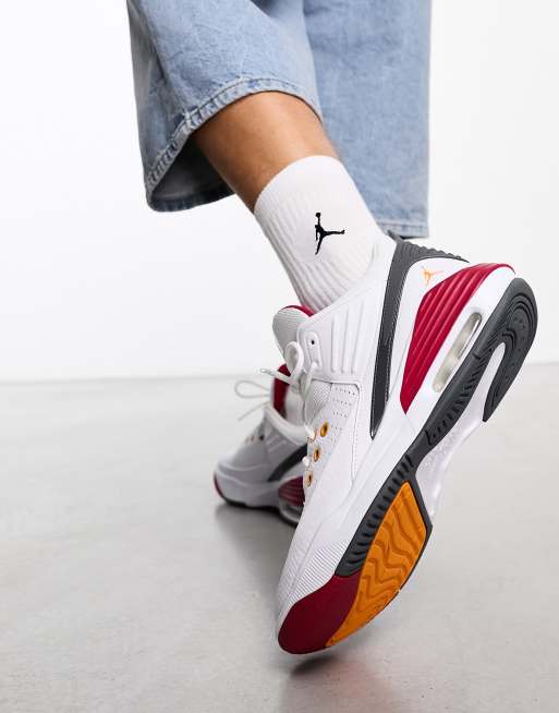 Jordan Max Aura 5 trainers in white and gym red