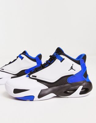 Jordan Max Aura trainers in white and blue