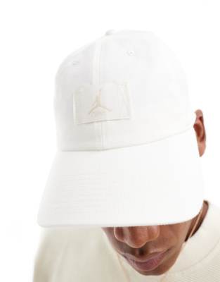 Jordan patch logo cap in sail-White