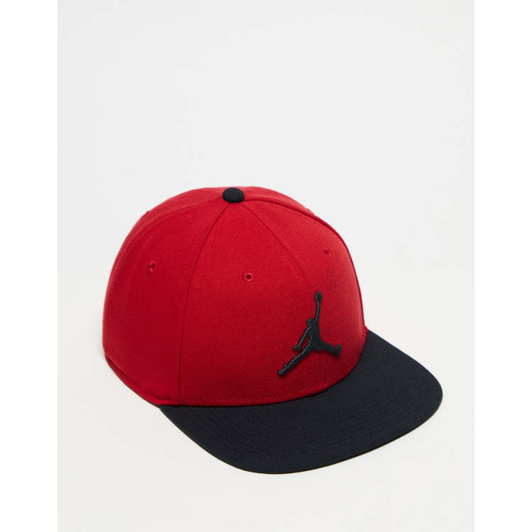 Jordan snapback sales red