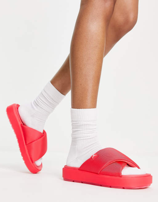 Jordan – Sophia – Slider in Sirenen-Rot mit flacher Plateausohle