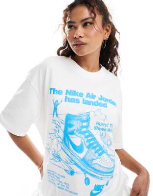 Jordan - T-Shirt in Weiß mit blauer Sneaker-Grafik