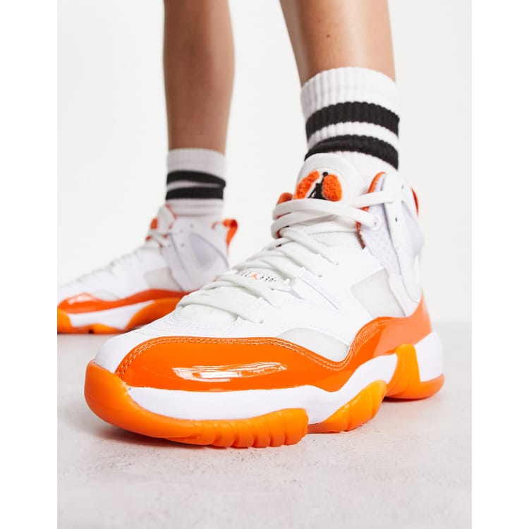 Jordan Two Trey Sneakers in wit en oranje ASOS