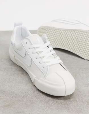 the white low top trainer