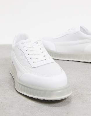 the white low top trainer