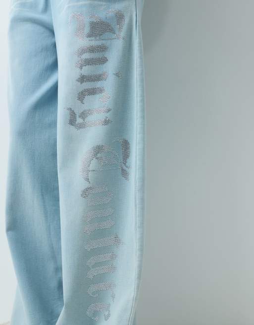 Juicy Couture Annen jogger coordonné smocké à logo strass délavé en bleu denim, 5 de 5