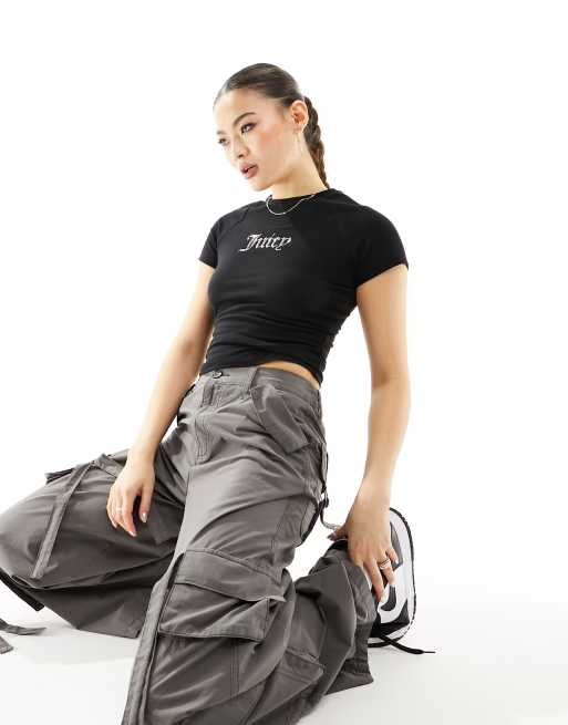 Juicy Couture – Czarny T-shirt o krótkim obcisłym fasonie z logo ze strasów