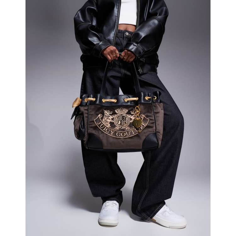 JUICY COUTURE y2k ベロア メッセンジャーバッグ チャーム付き Juicy Couture Daydreamer y2k logo double handle shoulder bag in
