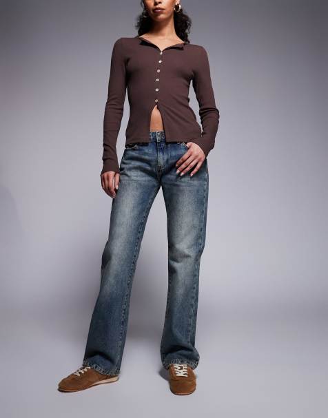 Juicy Couture – Eng geschnittene Jeans in blauer Vintage-Waschung mit niedrigem Bund und Strass-Logo - view 1