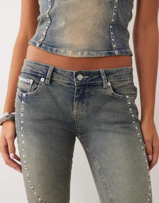Juicy Couture ensemble jean évasé taille basse à clous en bleu délavé moyen, 5 de 5