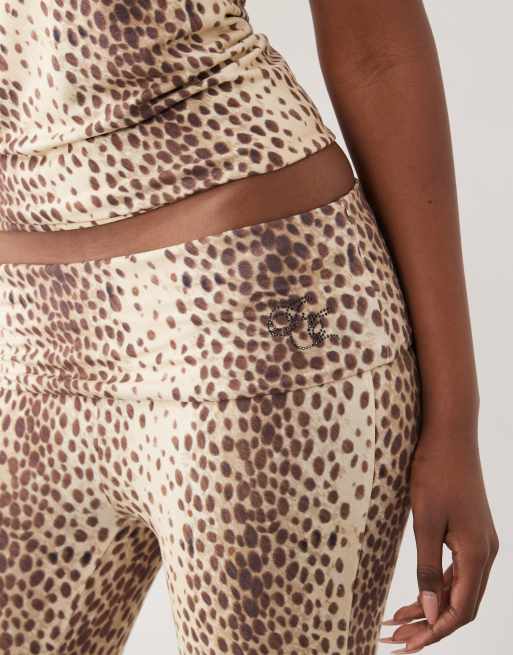 Juicy Couture exclusive fold over diamante logo capri trousers co-ord in leopard print, 4 of 5