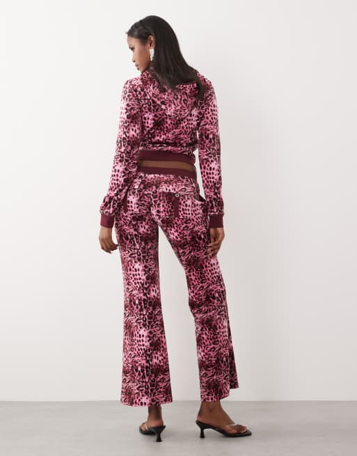 Juicy Couture - Exclusivité - Pantalon de jogging d'ensemble évasé en velours à poches et imprimé léopard - Rose, 2 de 5