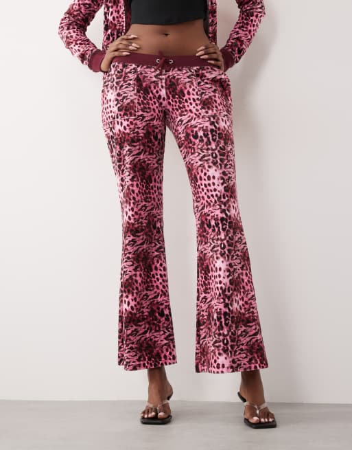 Juicy Couture - Exclusivité - Pantalon de jogging d'ensemble évasé en velours à poches et imprimé léopard - Rose, 3 de 5