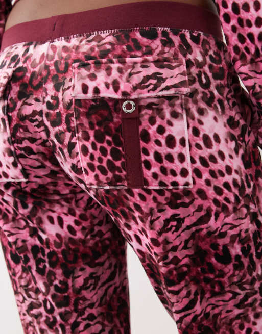 Juicy Couture - Exclusivité - Pantalon de jogging d'ensemble évasé en velours à poches et imprimé léopard - Rose, 4 de 5