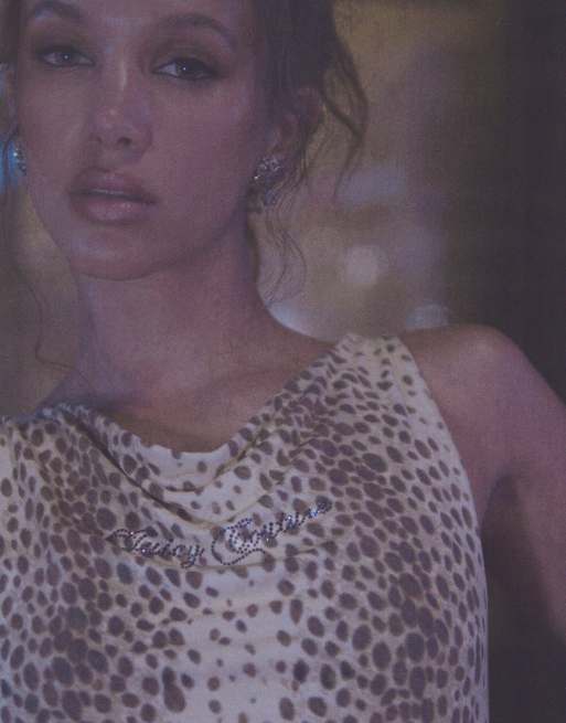 Juicy Couture - Exclusivité - Top asymétrique d'ensemble à épaules dénudées avec logo à strass - Léopard, 2 de 6