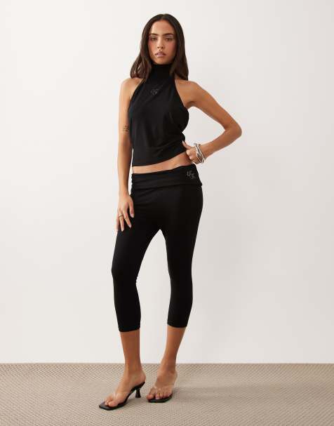 Juicy Couture exklusive Jersey-Caprihose mit Umschlagbund und Logo aus Strasssteinen als Kombiteil in Schwarz - view 1