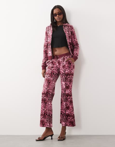 Juicy Couture – Exklusivt – Rosa, leopardmönstrade, utsvängda mjukisbyxor i velour med ficka, del av set - view 1