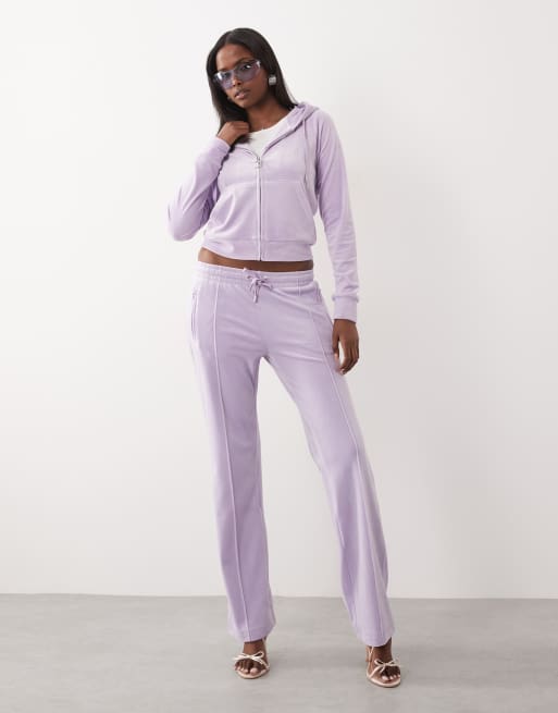 Juicy Couture - Felpa con cappuccio e zip in velour lilla con logo e strass in coordinato, 4 di 4