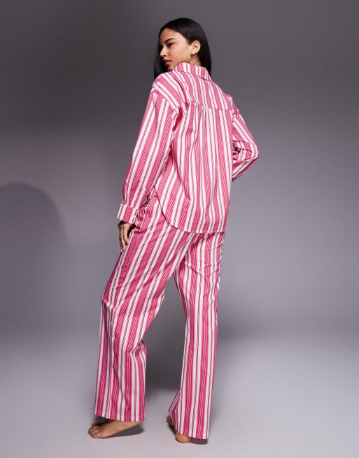 Juicy Couture – Gestreiftes Pyjama-Set in Rosa mit Logo, bestehend aus Hemd und Hose, 4 von 4