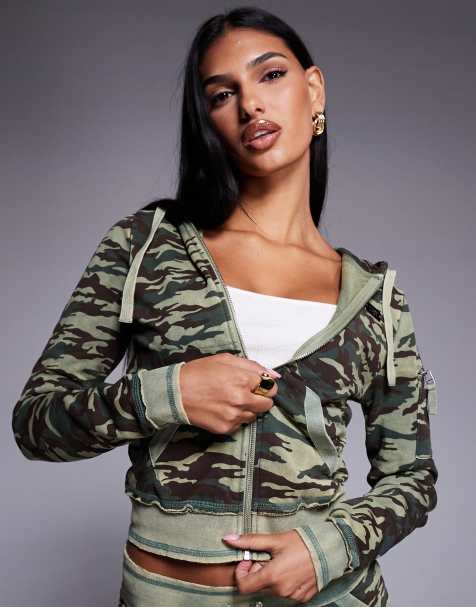 Juicy Couture - Grøn træningsjakke i bomuldsrigt stof med camouflagemønster og cargodesign i Y2K-stil med lynlås - view 1