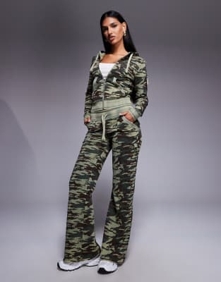Juicy Couture Juicy Couture Harrisburg co-ord camo flare jogger in green camo - MGREEN