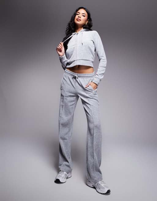 Juicy Couture - Joggers grigi in velour con logo in strass in coordinato , 2 di 5