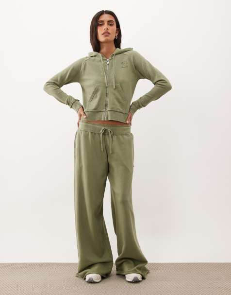 Juicy Couture – Madison – Grönt set med mjukisbyxor och huvtröja med påsydd logga och dragkedja - view 1
