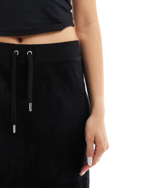 Juicy Couture – Midirock aus Velours in Schwarz mit Logo, 5 von 5