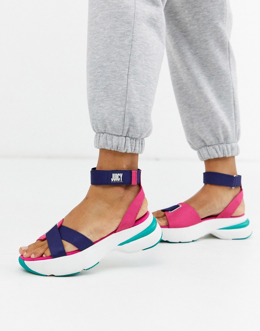 Juicy Couture – Rosa och blå flatform-sandaler med tjock sula och korsade band