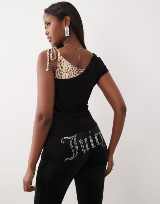 Juicy Couture - Sort top med leopardprint og rhinstenslogo samt bindedetalje - Kun hos ASOS, 2 af 4