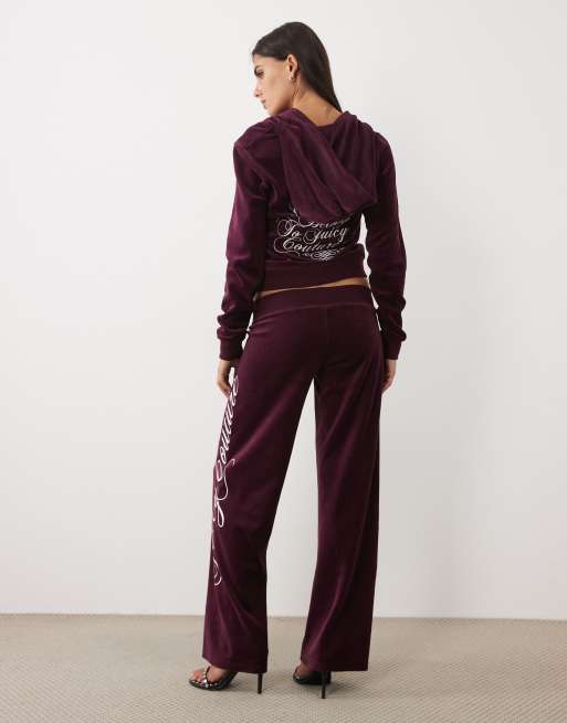 Juicy Couture spodnie jogger o prostych nogawkach z logo script rebelle w kolorze wine, 5 z 5