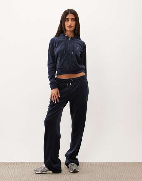 Juicy Couture Tina Velours-Jogginghose mit geradem Bein, Diamant-Logo auf der Rückseite, als Kombiteil in Marineblau - view 1