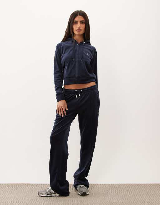 Juicy Couture – Tina – Granatowy zestaw z logo: joggersy z prostymi nogawkami i bluza z kapturem zapinana na zamek, 3 z 3