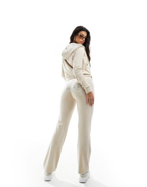 Juicy Couture - Velours trainingspak broek met diamanten in Braziliaans zandkleur, deel van co-ord set - view 1