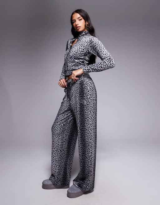 Juicy Couture X ASOS Exclusives - Trainingsbroek met ton-sur-ton cheetahprint in zwart, deel van co-ord set