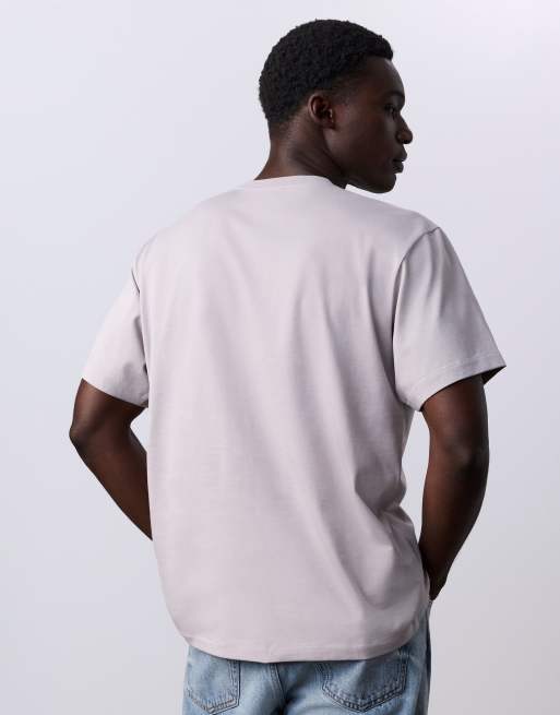 Jung Kook For Calvin Klein - Lysegrå T-shirt med racierbadge-grafik, 3 af 3