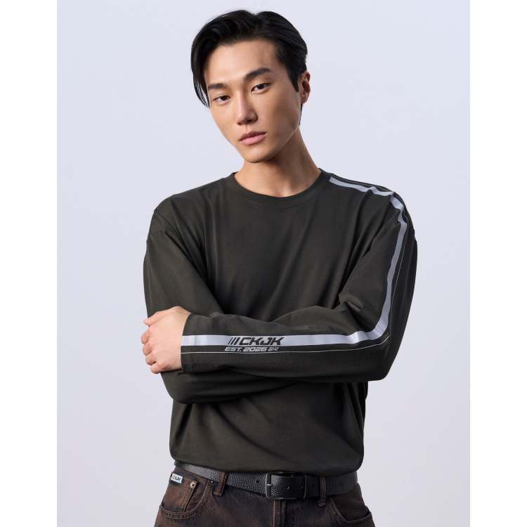 Jung kook for   長袖Tシャツ レーシング Jung Kook for Calvin Klein racing badge graphic long sleeve top in