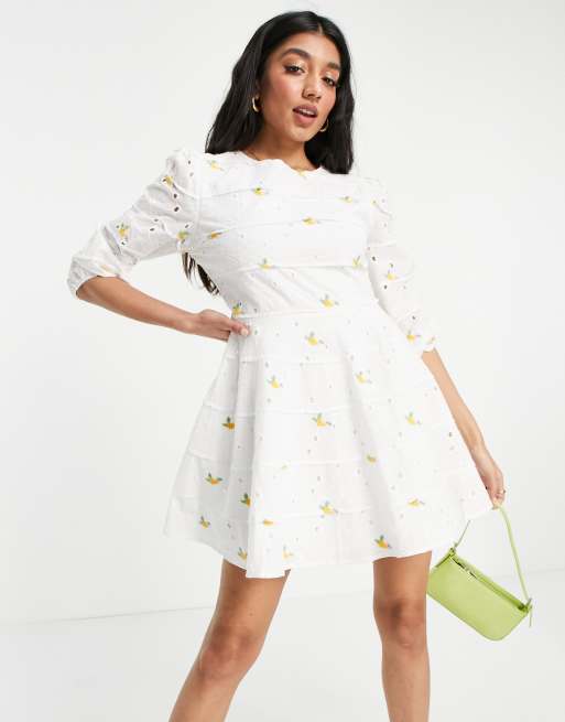 Just Me - Mini jurk met broderie anglais en bloemen in gebroken wit