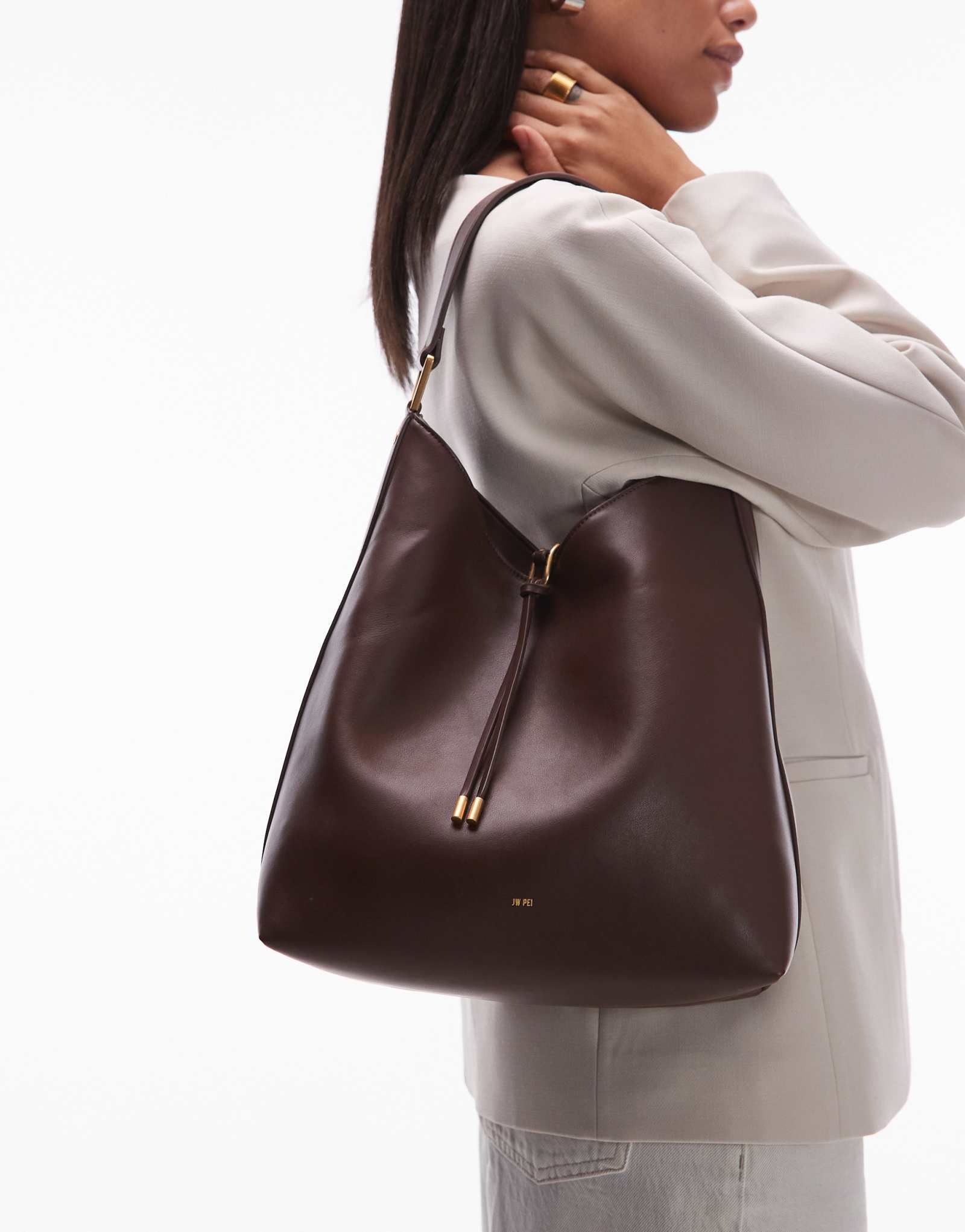 Объемная сумка через плечо JW PEI Aria шоколадно-коричневого цвета 