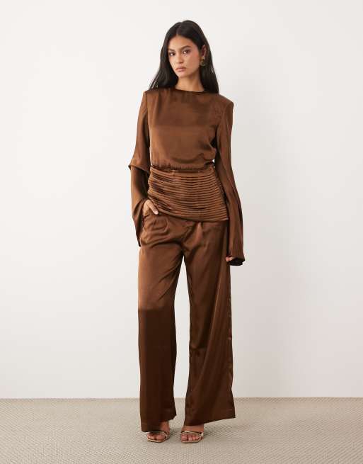 JW PEI – Mixa och matcha – Chokladbrunt set i satin med topp, byxor och kjol, exklusivt hos ASOS, 3 av 5