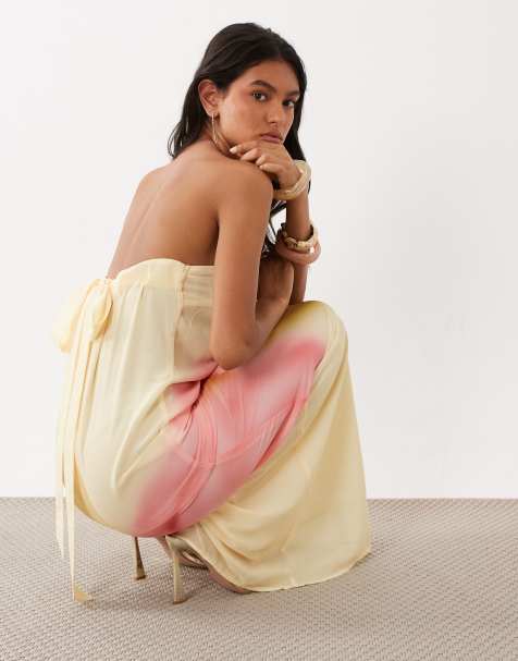 JW PEI - Gul trapez-maxikjole med bandeau-snit og stort pink blomsterprint i chiffon - view 1