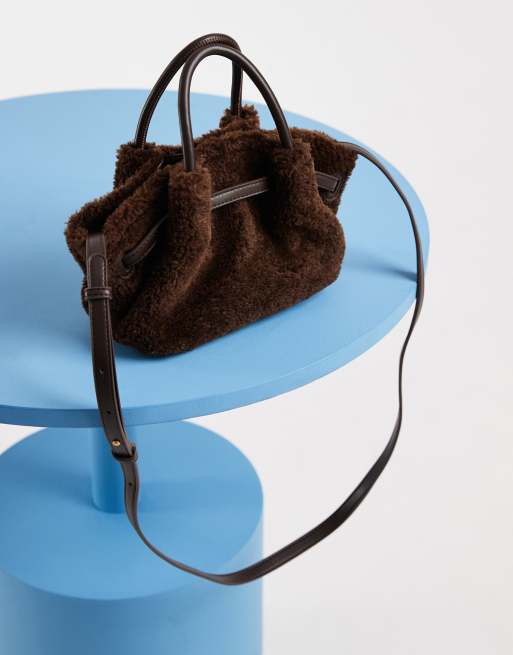JW PEI Hana mini sac cabas en fausse fourrure marron chocolat, 3 de 4